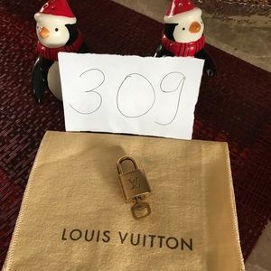 💯 Authentic LV lock and key 🔐